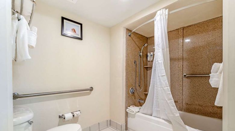 <b>Comfort Inn Room</b>. Images powered by <a href="https://iceportal.shijigroup.com/" title="IcePortal" target="_blank">IcePortal</a>.