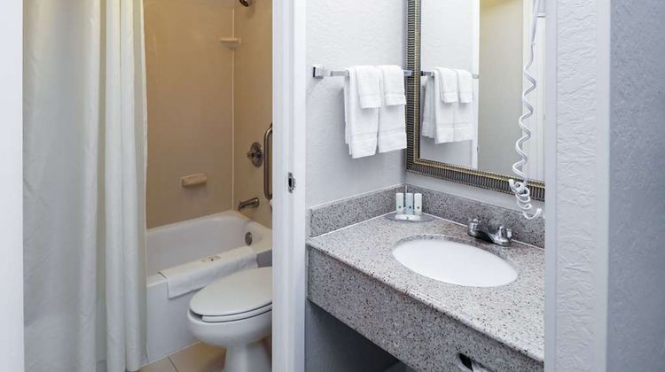 Quality Inn Miami Airport Doral Room