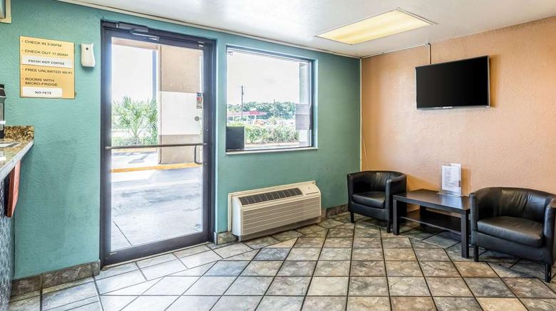 <b>Rodeway Inn Tampa Lobby</b>. Images powered by <a href="https://iceportal.shijigroup.com/" title="IcePortal" target="_blank">IcePortal</a>.