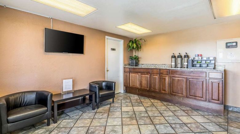<b>Rodeway Inn Tampa Lobby</b>. Images powered by <a href="https://iceportal.shijigroup.com/" title="IcePortal" target="_blank">IcePortal</a>.
