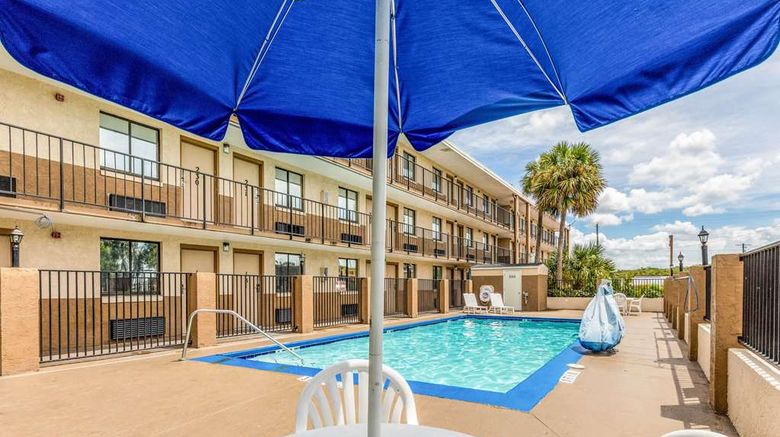 <b>Rodeway Inn Tampa Pool</b>. Images powered by <a href="https://iceportal.shijigroup.com/" title="IcePortal" target="_blank">IcePortal</a>.