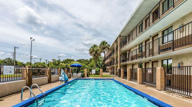 <b>Rodeway Inn Tampa Pool</b>. Images powered by <a href="https://iceportal.shijigroup.com/" title="IcePortal" target="_blank">IcePortal</a>.