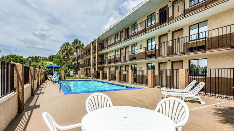 Rodeway Inn Tampa Pool