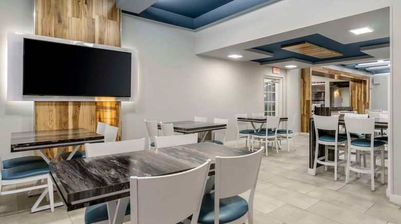 <b>Clarion Pointe Tampa East-Fairgrounds Restaurant</b>. Images powered by <a href="https://iceportal.shijigroup.com/" title="IcePortal" target="_blank">IcePortal</a>.