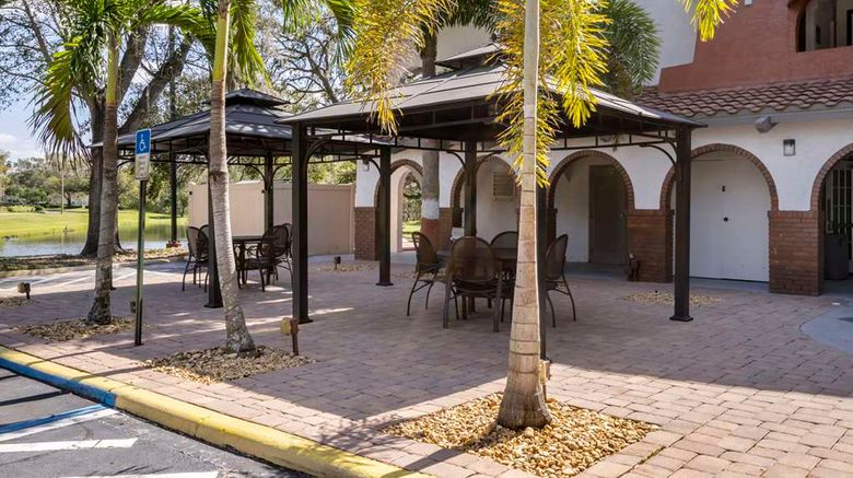 <b>Clarion Pointe Tampa East-Fairgrounds Pool</b>. Images powered by <a href="https://iceportal.shijigroup.com/" title="IcePortal" target="_blank">IcePortal</a>.