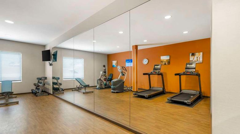 <b>Comfort Suites Sarasota Health</b>. Images powered by <a href="https://iceportal.shijigroup.com/" title="IcePortal" target="_blank">IcePortal</a>.