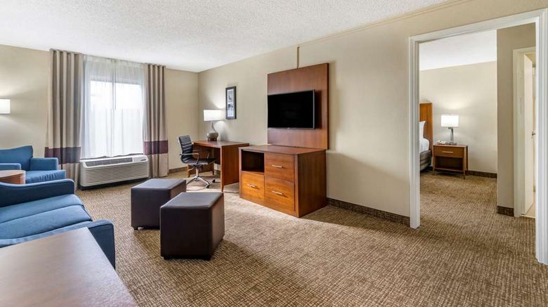 <b>Comfort Inn & Suites Suite</b>. Images powered by <a href="https://iceportal.shijigroup.com/" title="IcePortal" target="_blank">IcePortal</a>.