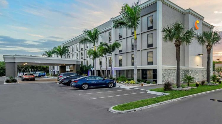 Comfort Inn & Suites Exterior