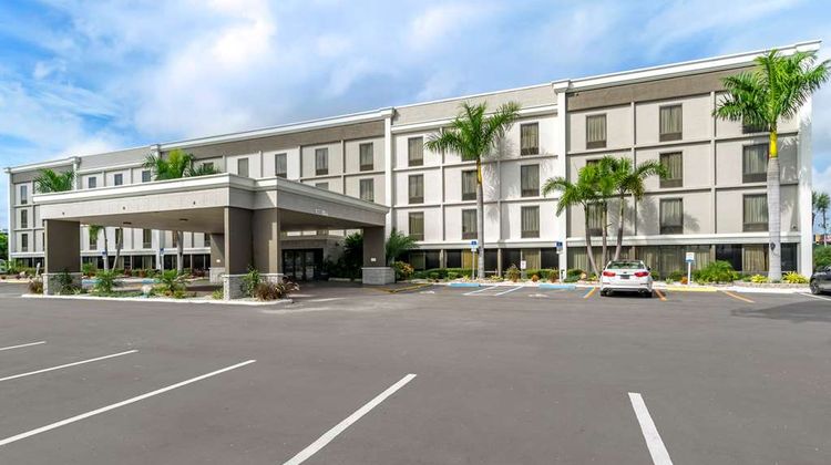 Comfort Inn & Suites Exterior