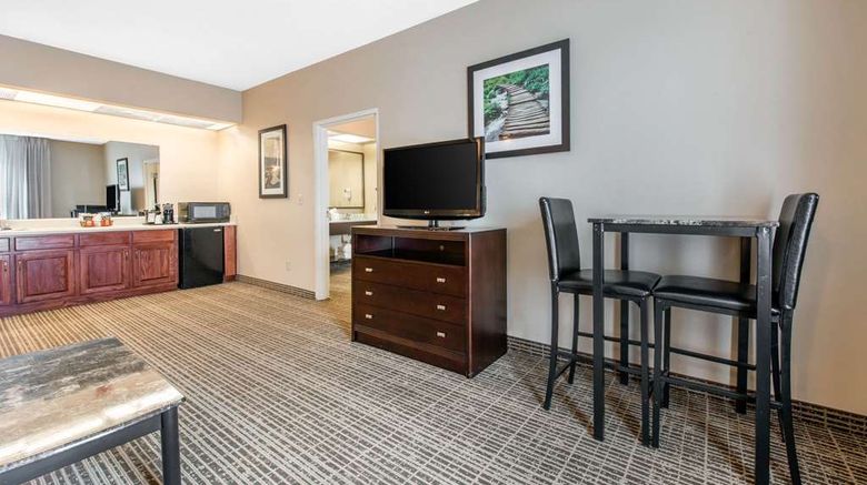 <b>Quality Inn Suite</b>. Images powered by <a href="https://iceportal.shijigroup.com/" title="IcePortal" target="_blank">IcePortal</a>.