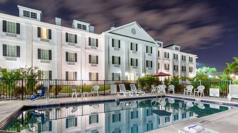<b>Quality Inn Pool</b>. Images powered by <a href="https://iceportal.shijigroup.com/" title="IcePortal" target="_blank">IcePortal</a>.