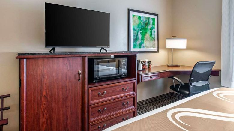 <b>Quality Inn Room</b>. Images powered by <a href="https://iceportal.shijigroup.com/" title="IcePortal" target="_blank">IcePortal</a>.