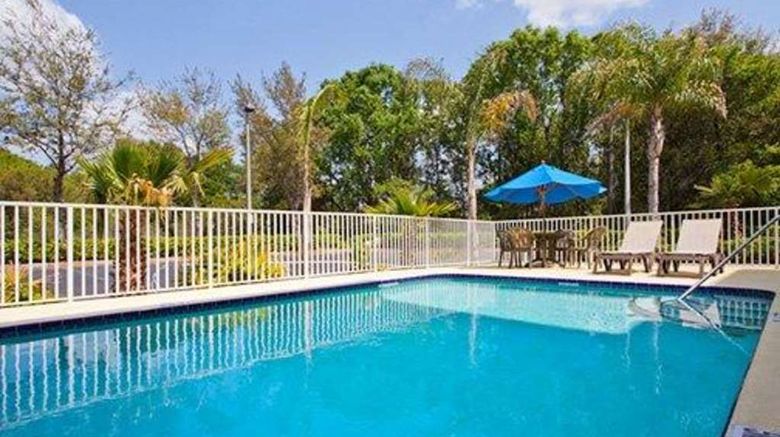 <b>Econo Lodge Wesley Chapel Pool</b>. Images powered by <a href="https://iceportal.shijigroup.com/" title="IcePortal" target="_blank">IcePortal</a>.