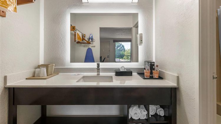 Quality Inn Live Oak Room