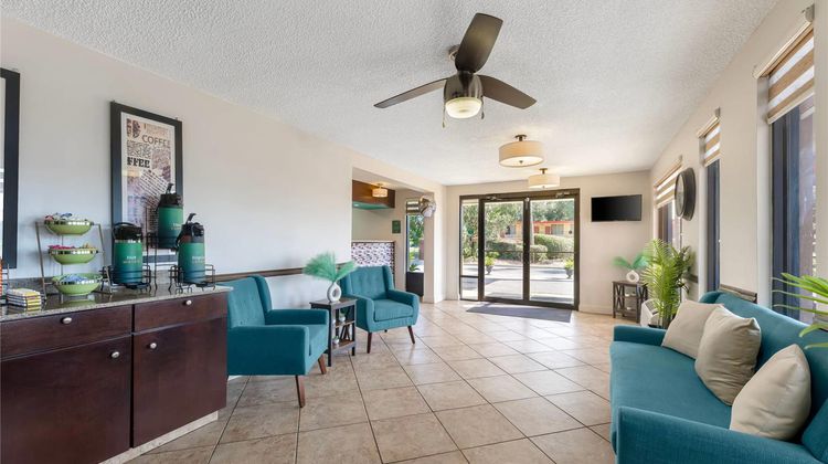 Quality Inn Live Oak Lobby