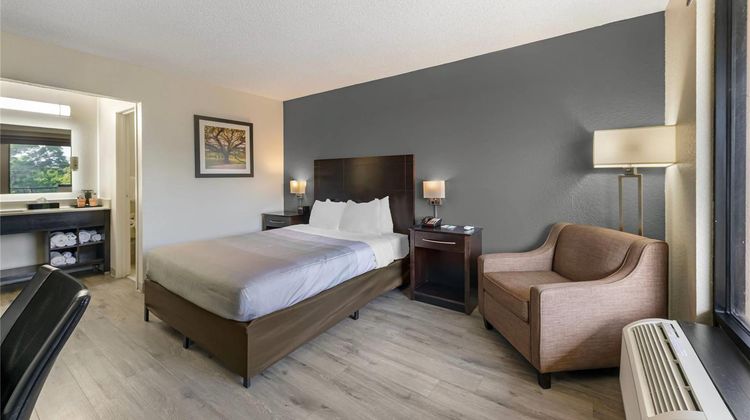 Quality Inn Live Oak Room