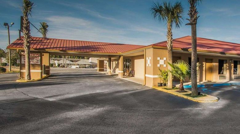 <b>Econo Lodge DeFuniak Springs Exterior</b>. Images powered by <a href="https://iceportal.shijigroup.com/" title="IcePortal" target="_blank">IcePortal</a>.