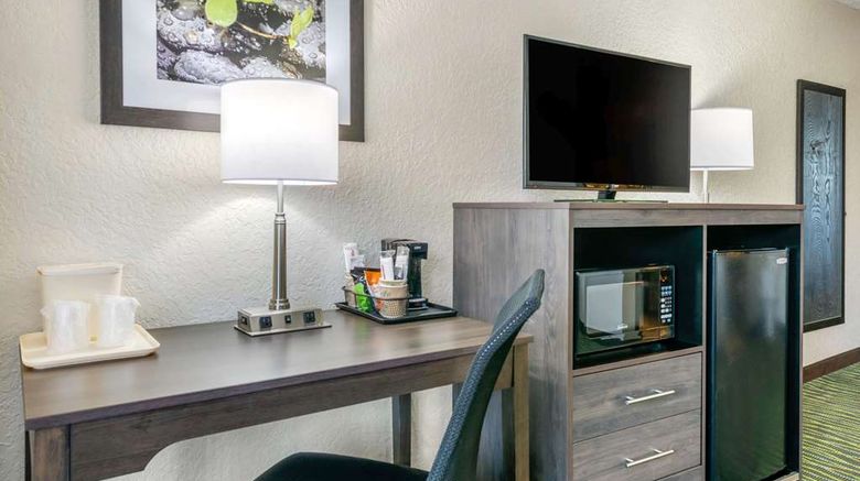 <b>Quality Inn Suite</b>. Images powered by <a href="https://iceportal.shijigroup.com/" title="IcePortal" target="_blank">IcePortal</a>.