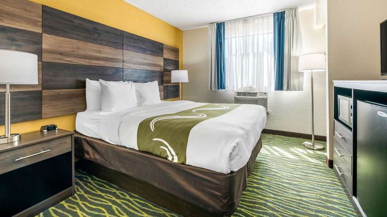 <b>Quality Inn Room</b>. Images powered by <a href="https://iceportal.shijigroup.com/" title="IcePortal" target="_blank">IcePortal</a>.