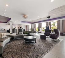 Clarion Inn & Suites Universal Studios Lobby