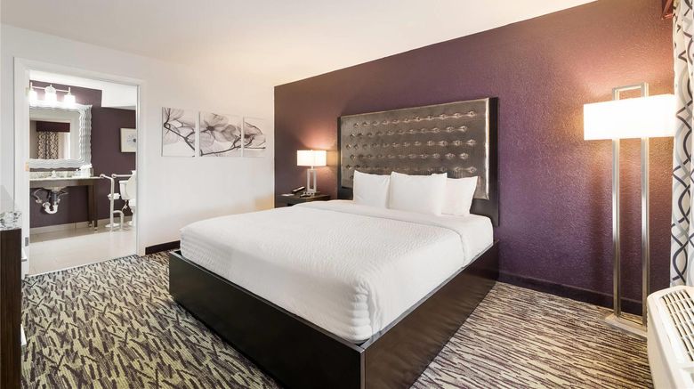 <b>Clarion Inn & Suites Universal Studios Room</b>. Images powered by <a href="https://iceportal.shijigroup.com/" title="IcePortal" target="_blank">IcePortal</a>.