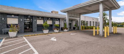 Clarion Inn & Suites Universal Studios Exterior