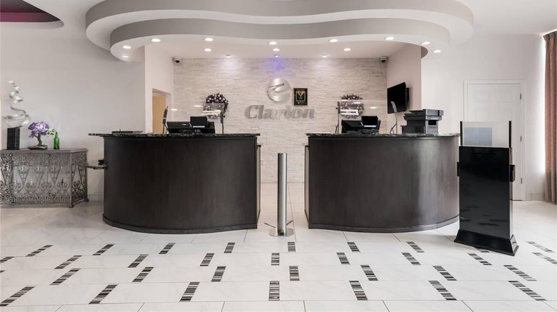 <b>Clarion Inn & Suites Universal Studios Lobby</b>. Images powered by <a href="https://iceportal.shijigroup.com/" title="IcePortal" target="_blank">IcePortal</a>.