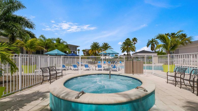 <b>Clarion Inn & Suites Universal Studios Pool</b>. Images powered by <a href="https://iceportal.shijigroup.com/" title="IcePortal" target="_blank">IcePortal</a>.