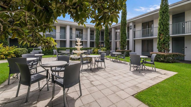<b>Clarion Inn & Suites Universal Studios Pool</b>. Images powered by <a href="https://iceportal.shijigroup.com/" title="IcePortal" target="_blank">IcePortal</a>.