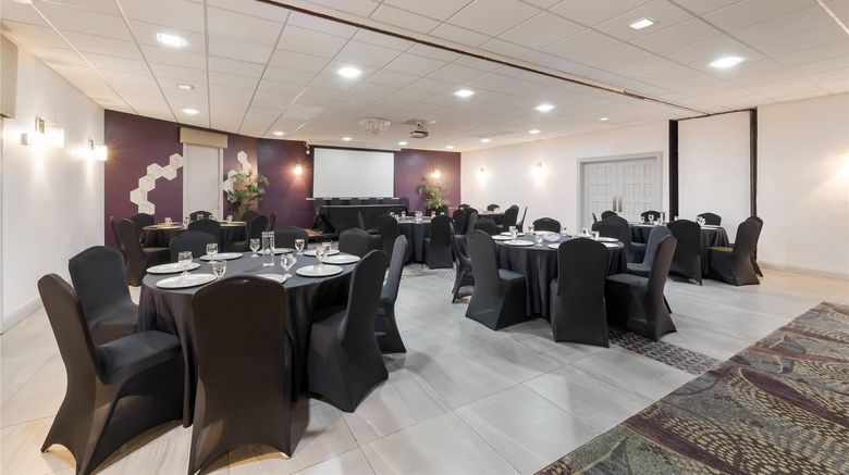 <b>Clarion Inn & Suites Universal Studios Meeting</b>. Images powered by <a href="https://iceportal.shijigroup.com/" title="IcePortal" target="_blank">IcePortal</a>.