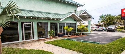 Econo Lodge Exterior