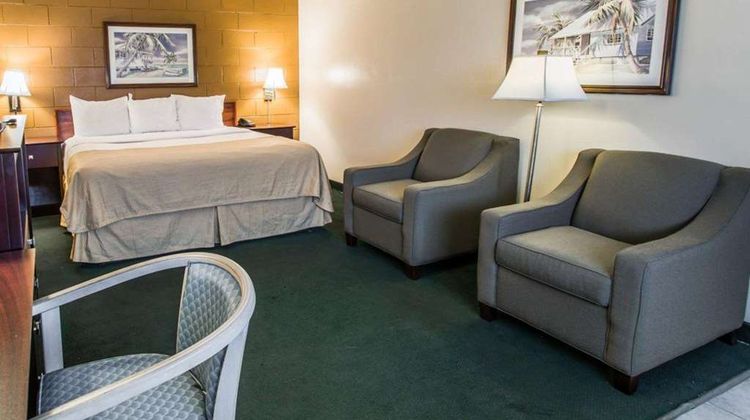 Econo Lodge Suite