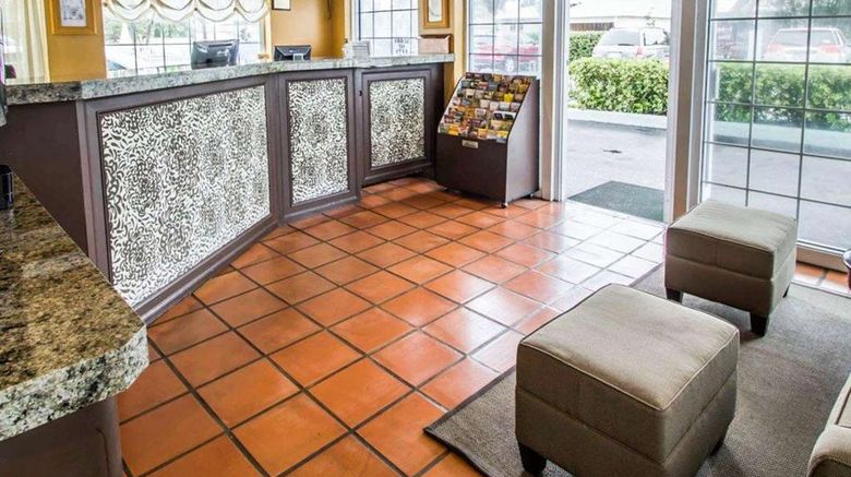 <b>Econo Lodge Lobby</b>. Images powered by <a href="https://iceportal.shijigroup.com/" title="IcePortal" target="_blank">IcePortal</a>.