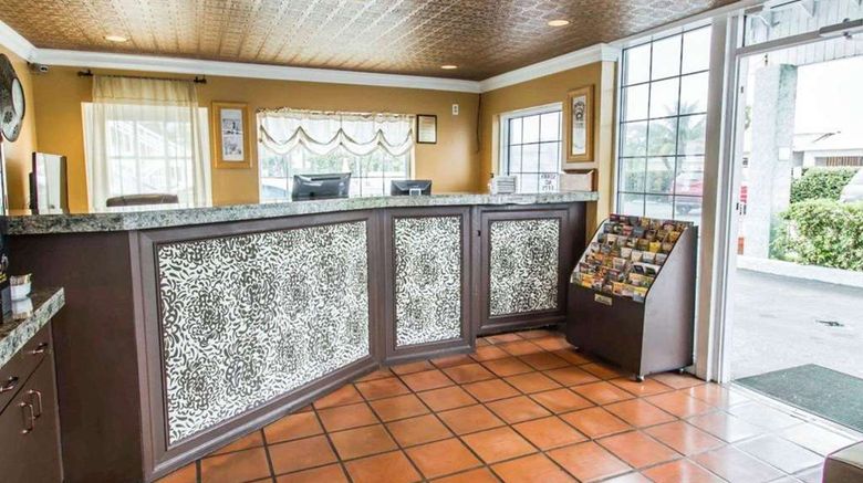 <b>Econo Lodge Lobby</b>. Images powered by <a href="https://iceportal.shijigroup.com/" title="IcePortal" target="_blank">IcePortal</a>.