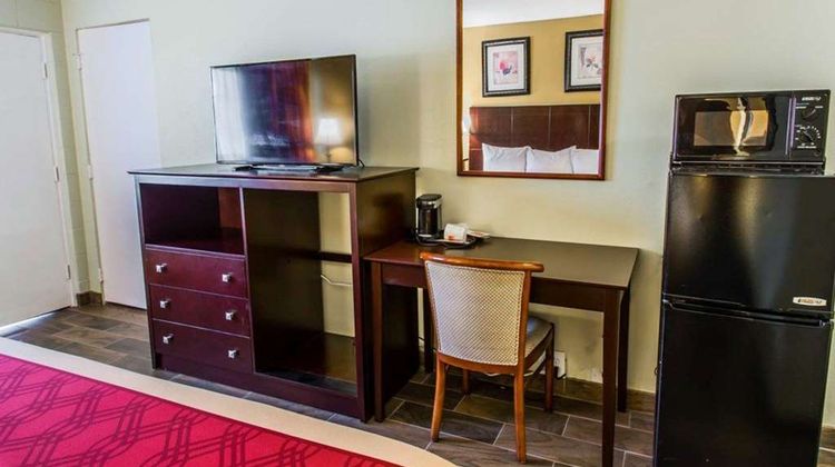 Econo Lodge Room