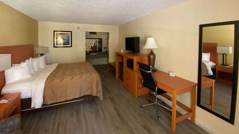 <b>Quality Inn Room</b>. Images powered by <a href="https://iceportal.shijigroup.com/" title="IcePortal" target="_blank">IcePortal</a>.