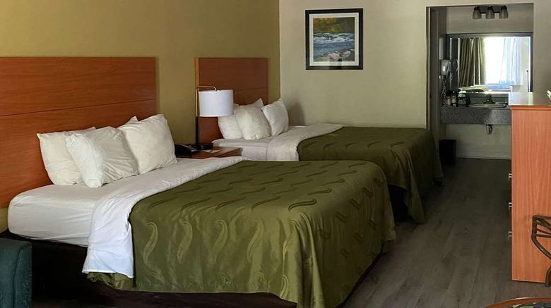<b>Quality Inn Room</b>. Images powered by <a href="https://iceportal.shijigroup.com/" title="IcePortal" target="_blank">IcePortal</a>.