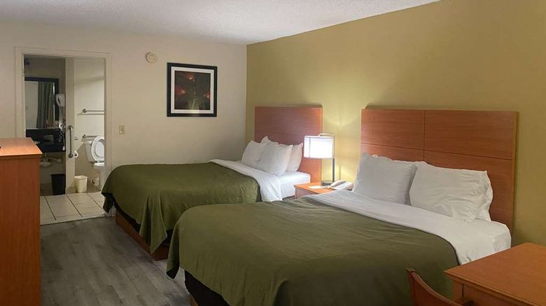 <b>Quality Inn Room</b>. Images powered by <a href="https://iceportal.shijigroup.com/" title="IcePortal" target="_blank">IcePortal</a>.