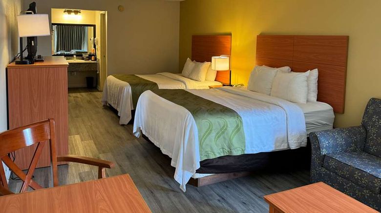 <b>Quality Inn Room</b>. Images powered by <a href="https://iceportal.shijigroup.com/" title="IcePortal" target="_blank">IcePortal</a>.