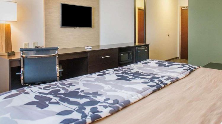 Sleep Inn & Suites Defuniak Springs Suite