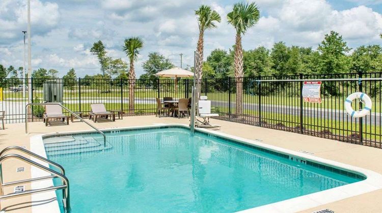 Sleep Inn & Suites Defuniak Springs Pool
