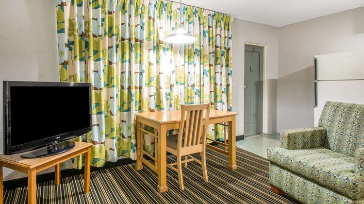 Rodeway Inn & Suites Winter Haven Suite
