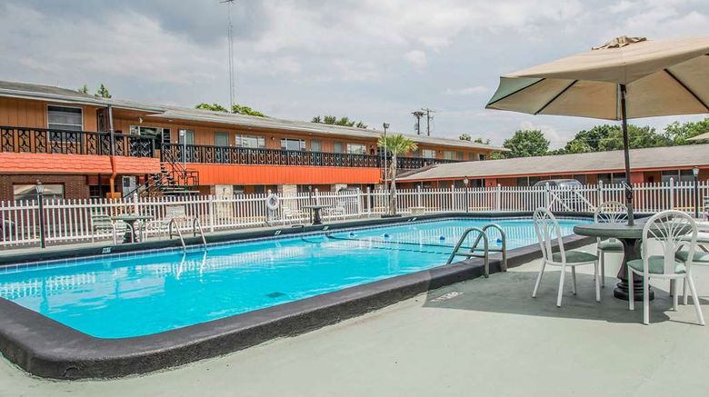 <b>Rodeway Inn & Suites Winter Haven Pool</b>. Images powered by <a href="https://iceportal.shijigroup.com/" title="IcePortal" target="_blank">IcePortal</a>.