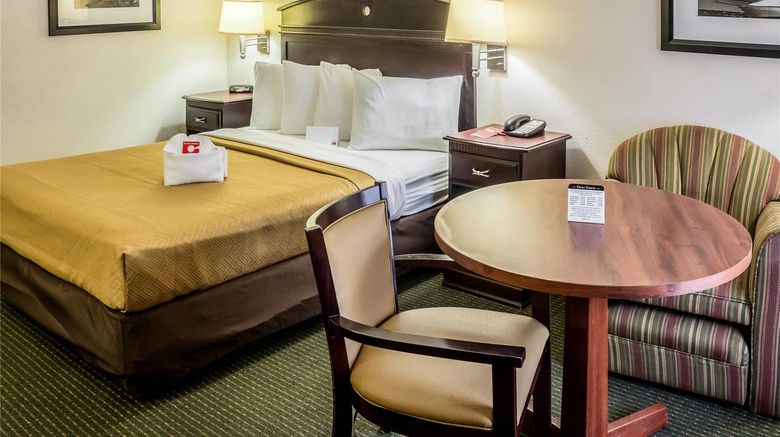 <b>Econo Lodge Palm Coast Room</b>. Images powered by <a href="https://iceportal.shijigroup.com/" title="IcePortal" target="_blank">IcePortal</a>.