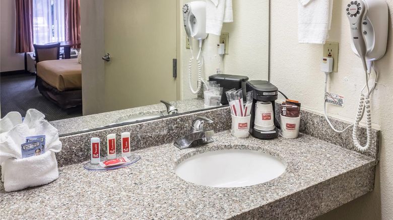 <b>Econo Lodge Palm Coast Room</b>. Images powered by <a href="https://iceportal.shijigroup.com/" title="IcePortal" target="_blank">IcePortal</a>.