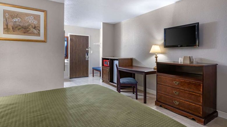 <b>Rodeway Inn Clermont Room</b>. Images powered by <a href="https://iceportal.shijigroup.com/" title="IcePortal" target="_blank">IcePortal</a>.