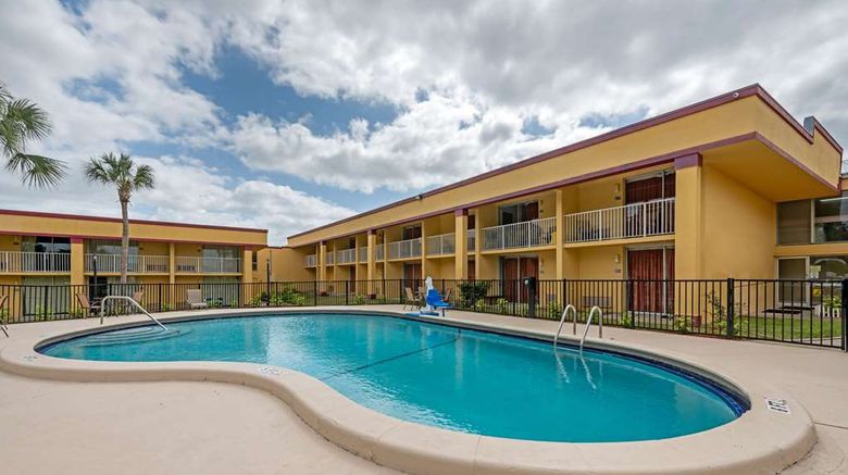 <b>Rodeway Inn Clermont Pool</b>. Images powered by <a href="https://iceportal.shijigroup.com/" title="IcePortal" target="_blank">IcePortal</a>.