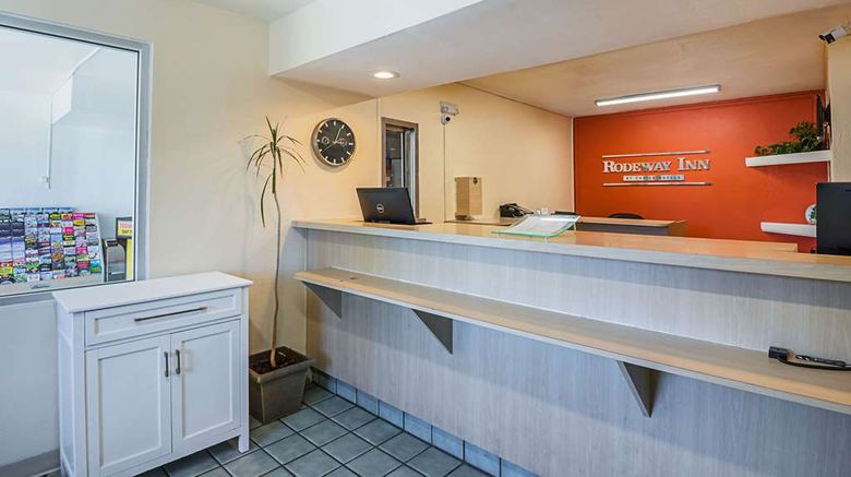 <b>Rodeway Inn Kissimmee Lobby</b>. Images powered by <a href="https://iceportal.shijigroup.com/" title="IcePortal" target="_blank">IcePortal</a>.