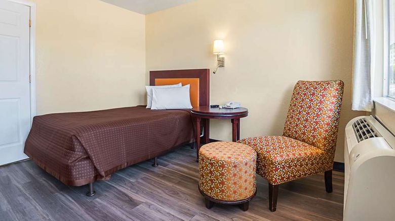<b>Rodeway Inn Kissimmee Room</b>. Images powered by <a href="https://iceportal.shijigroup.com/" title="IcePortal" target="_blank">IcePortal</a>.