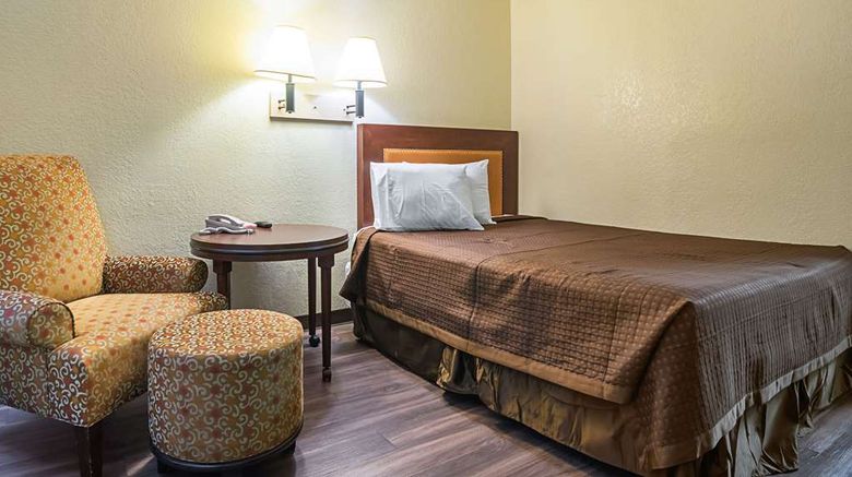 <b>Rodeway Inn Kissimmee Room</b>. Images powered by <a href="https://iceportal.shijigroup.com/" title="IcePortal" target="_blank">IcePortal</a>.